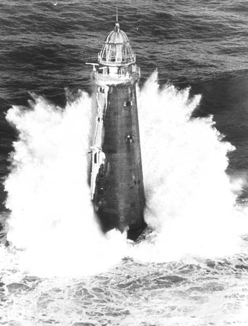 Minot's Ledge Lighthouse in a storm